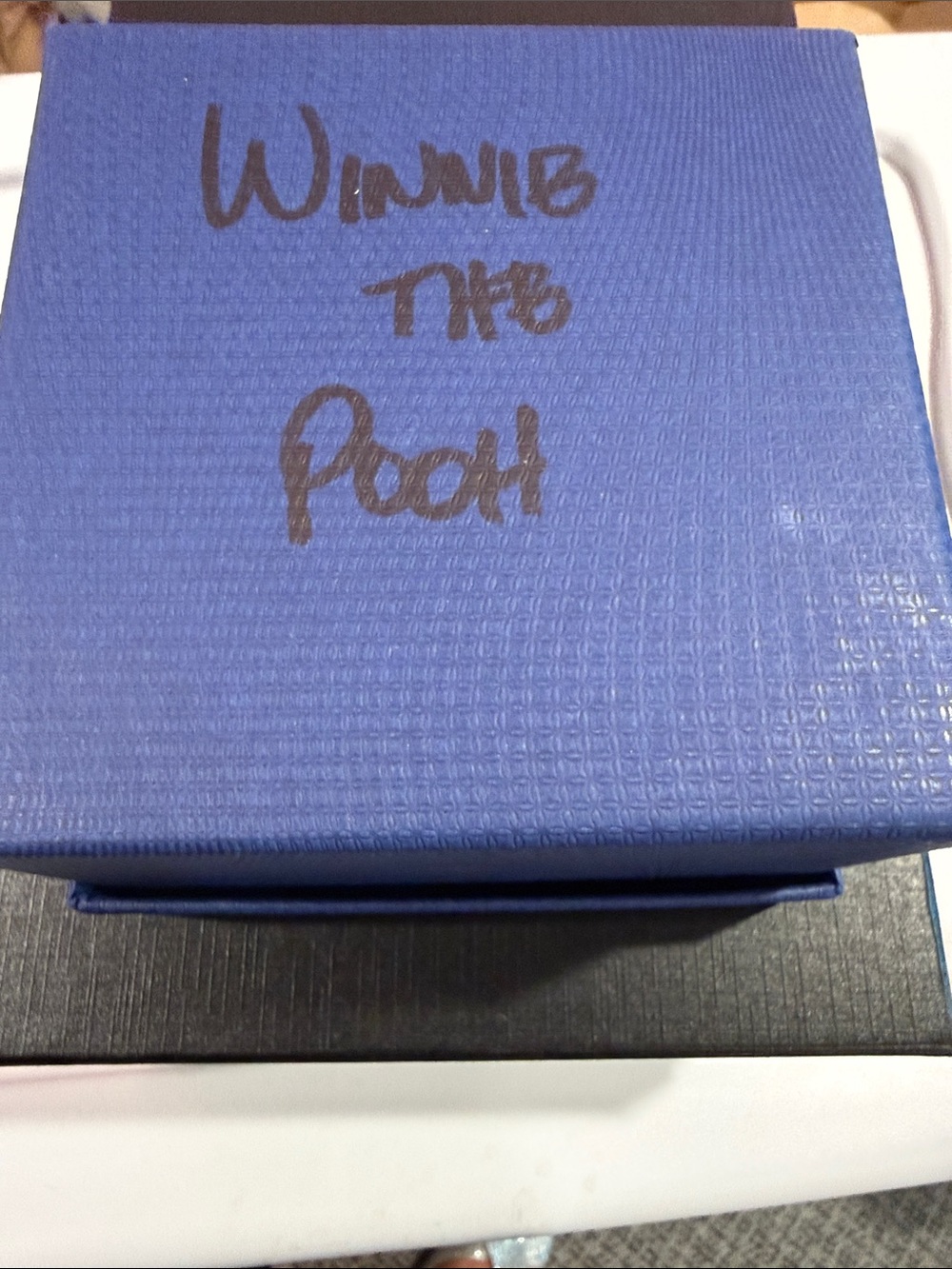Retired Swarovski Disney Winnie the Pooh with Hunny Pot 2012 - Picture 8 of 8